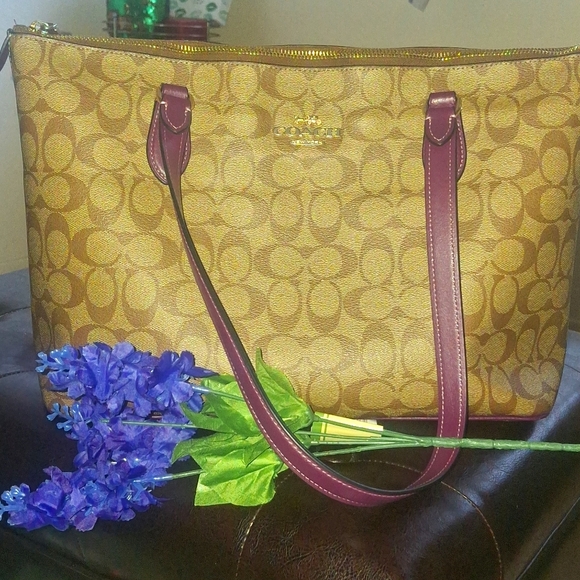 Coach Gallery Tote in Deep Berry & Signature Khaki - Picture 1 of 7